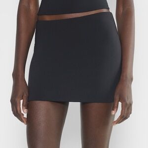Aritzia Original Contour Enrich Skirt Black - 2XS